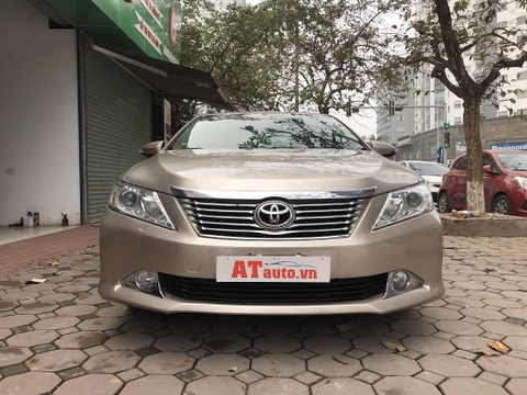 toyota camry 2.0e 2013 tên tư nhân chính chủ từ mới