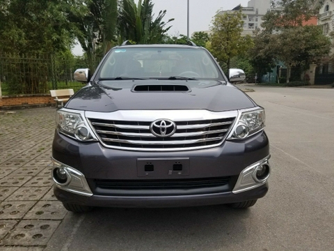 toyota fortuner số sàn máy dầu sản xuất 2015 màu xám