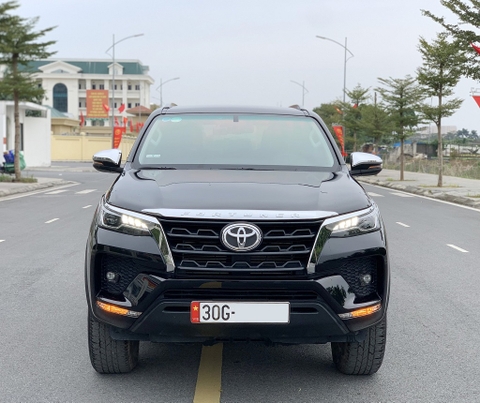 Toyota Fortuner 2.4 4x2 MT cực hiếm biển Hà Nội