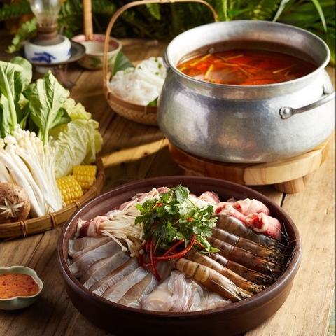 Lẩu hải sản chua cay