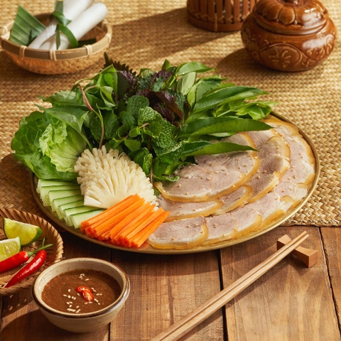 Bê tơ hấp cuốn rau rừng