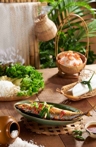 Cá nục cuốn bánh tráng