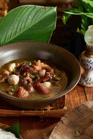 Canh Gà đông tảo khoai sọ ( ăn kèm bún )