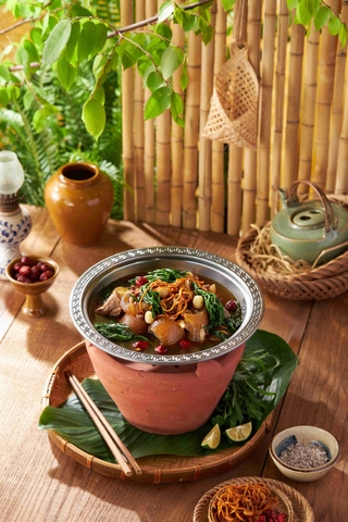 Đuôi bò hầm thuốc bắc