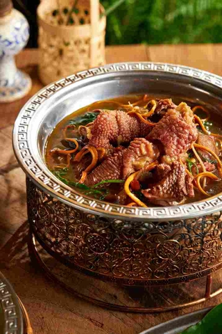 Gà đông tảo tiềm thuốc bắc