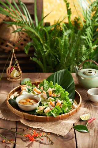 Rau diếp cuốn tôm thịt Hà Thành