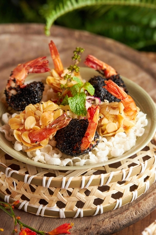 Tôm chiên song vị hạnh nhân và vừng