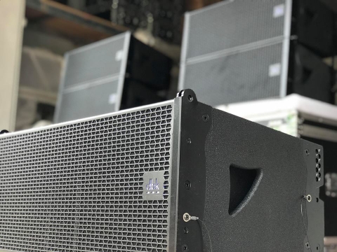 Loa array DBK E 2210P.