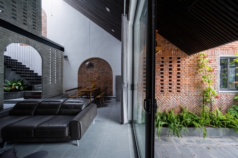 42M House