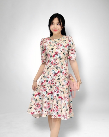 Đầm suôn cổ thuyền tay lỡ, rã chân ngực viền, bèo lai viền đỏ, tay ngắn - kem hoa