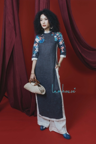 Áo Dài Lam Hoa Trên Vai