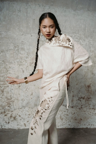 Hoa Ảnh Hồng Kem Shirt