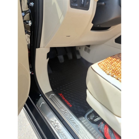 Thảm sàn, lót sàn cao su 3D cho Mitsubishi Xpander | Lắp cho 3 hàng ghế ( Hàng Nissin chữ trắng băng sau hơi dài)