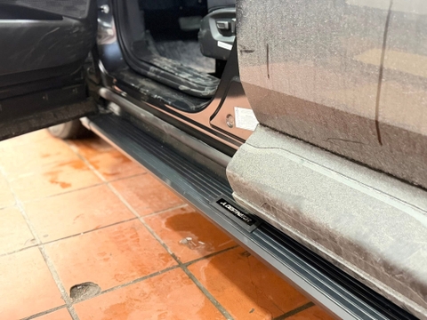 Bậc lên xuống, bệ bước chân Destinator chuẩn theo xe