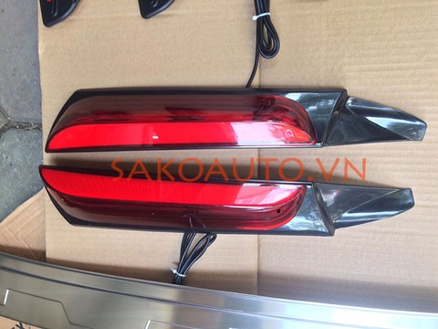 đèn led trên kính fortuner 2019