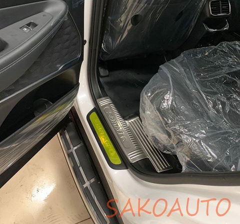 Ốp bậc trong Santafe 2019 2020