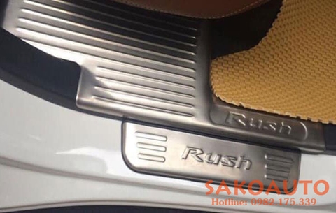 ốp cửa lên xuống toyota rush