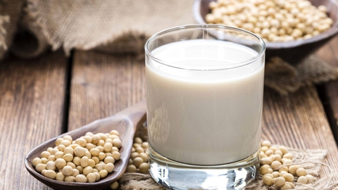 Cách làm sữa đậu nành bằng máy xay sinh tố tại nhà