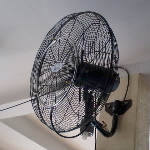 Ưu nhược điểm của quạt phun sương công nghiệp treo tường bạn có biết?