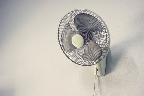 Giá đỡ quạt treo tường giá bao nhiêu? Cách lắp đặt quạt treo tường.