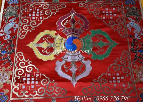 LỌNG BÁU THÊU CHÀY KIM CƯƠNG CHỮ THẬP VÀ BÁT CÁT TƯỜNG