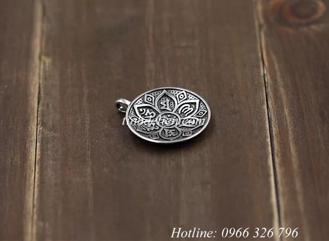 MẶT DÂY CHUYỀN KHẮC OM MANI PADME HUM VÀ CHỮ VẠN