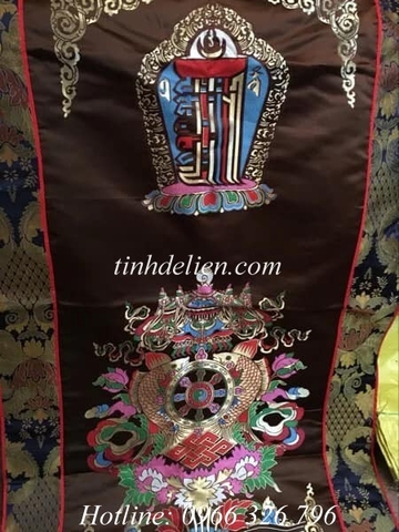RÈM GẤM THÊU BIỂU TƯỢNG KALACHAKRA VÀ BÁT CÁT TƯỜNG KẾT HỢP