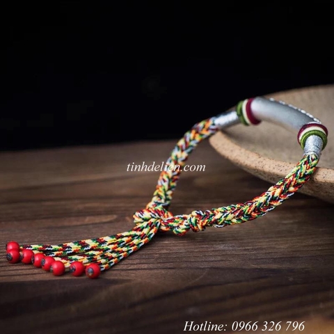 VÒNG ĐEO TAY CHỈ NGŨ SẮC KẾT HỢP CHARM BẠC OM MANI PADME HUM