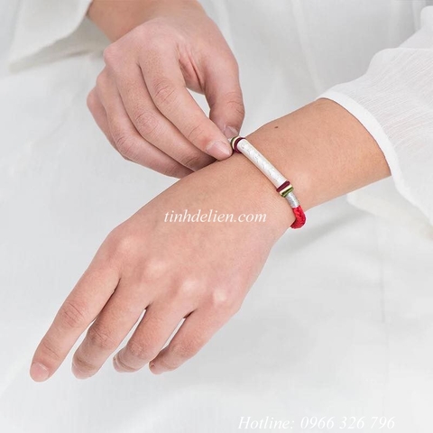 VÒNG ĐEO TAY CHỈ NGŨ SẮC KẾT HỢP CHARM BẠC OM MANI PADME HUM