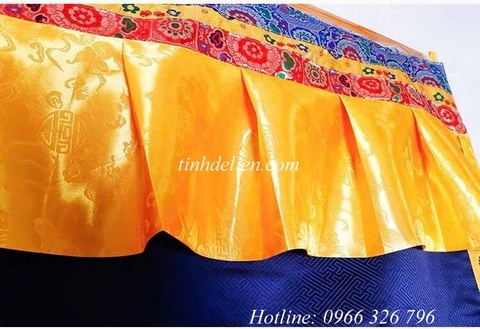 RÈM GẤM THÊU BIỂU TƯỢNG KALACHAKRA VÀ BÁT CÁT TƯỜNG KẾT HỢP 