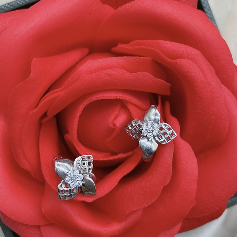 Khuyên bạc thoi 4 cánh nổi nhụy1763VG26E