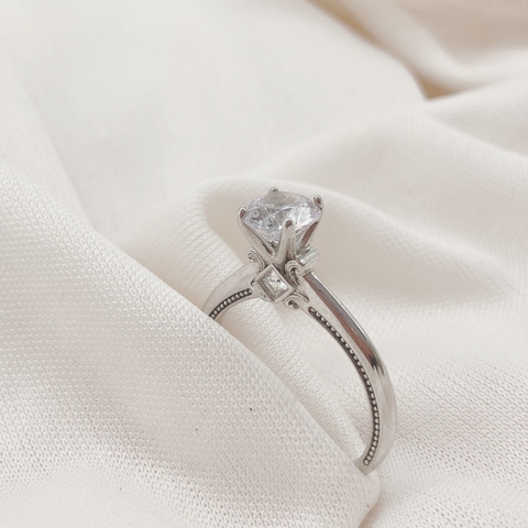 Nhẫn thân trơn 2 lòng bế cong ôm 4 chấu 6381VG31R