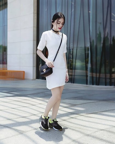 13 Style Mặc Váy đi Giày Thể Thao Năng động, Cá Tính | SaigonSneaker