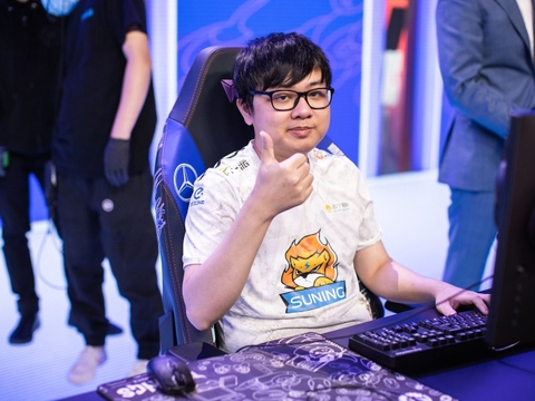 Lâu lâu quay về vị trí cũ, SofM vào vai trò hỗ trợ khi đối đầu RNG và cái kết