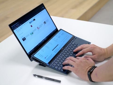 ASUS ra mắt laptop hai màn hình
