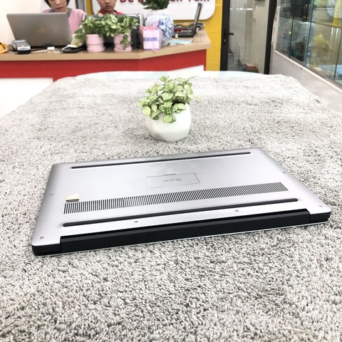 Dell XPS 9560