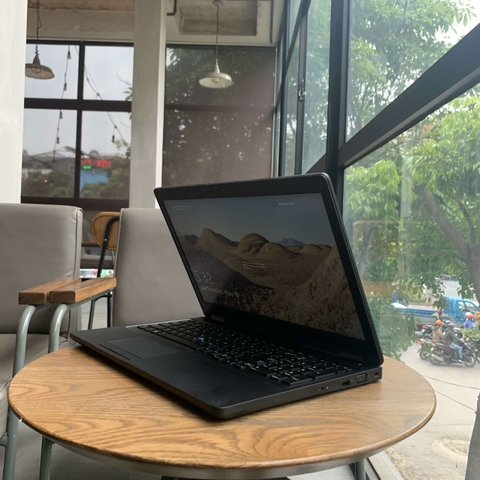 Laptop Dell Latitude E5580 (i7-7820HQ | RAM 8GB | SSD 256GB | 15.6 inch FHD | GeForce 940MX)