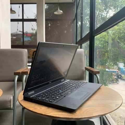 Laptop Dell Latitude E5580 (i7-7820HQ | RAM 8GB | SSD 256GB | 15.6 inch FHD | GeForce 940MX)