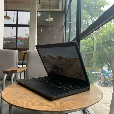 Laptop Sinh Viên Dell Latitude E5570 ( i5-i7/Ram 8G/SSD 256G/15.6 inch FHD)