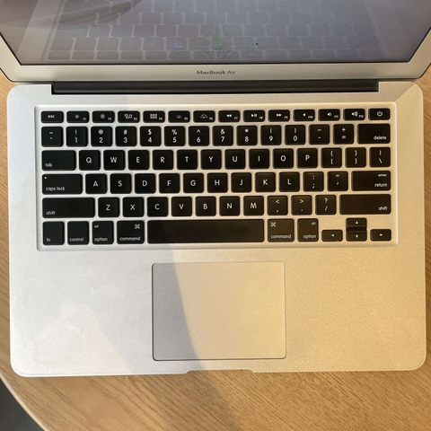 MacBook Air cũ A1466 2015 (Core i5 | RAM 4GB | SSD 120GB | 13.3 inch HD Retina)