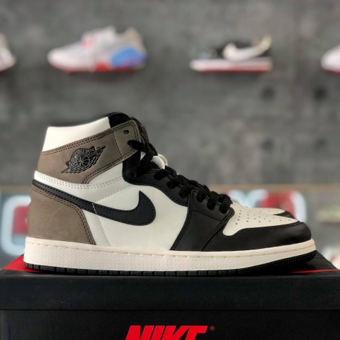 NIKE AIR JORDAN 1 RETRO HIGH 'DARK MOCHA' - 555088105