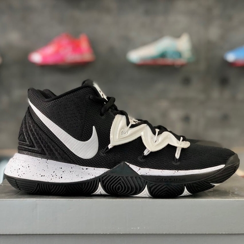 NIKE KYRIE 5 TEAM 'BLACK WHITE' - CN9519 002