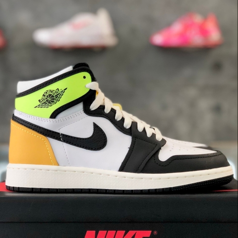 NIKE AIR JORDAN 1 RETRO HIGH OG 'VOLT' - 555088 118