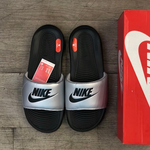 NIKE VICTORI ONE SLIDE 'BLACK METALLIC SILVER' - CN9677 006