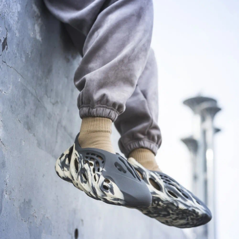Adidas Yeezy Foam RNNR MXT ‘Moon Grey’ - GV7904