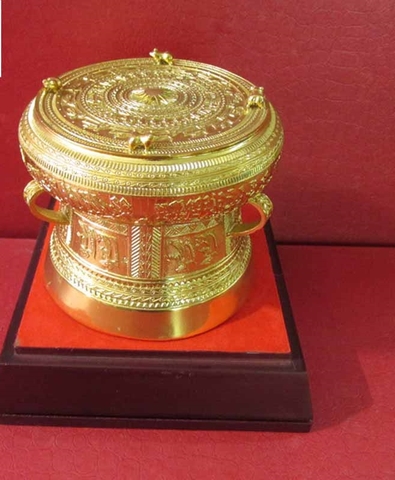 Có nên mua trống đồng đặt trên bàn làm việc không?