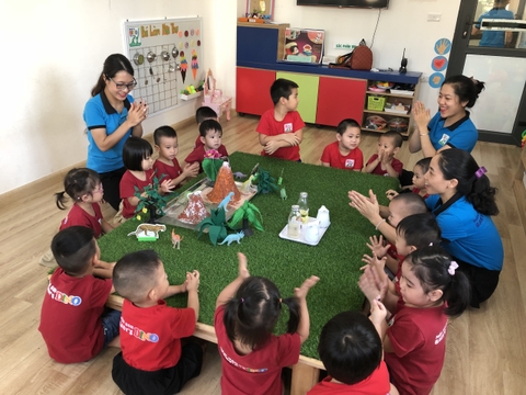 TIẾT HỌC TRẢI NGHIỆM STEM ĐẦU TIÊN CỦA BÉ