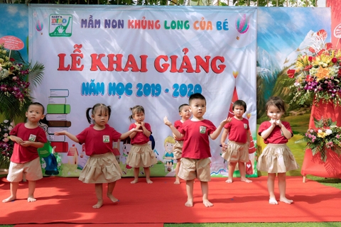 Tháng 3, Tuần 1 NBTN  - Ngày của cô và mẹ.