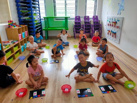 Tháng 1, Tuần 2 LQVT So sánh số lượng của ba nhóm đối tượng trong phạm vi 10