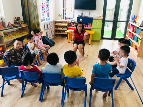 Tháng 4, Tuần 4  LQVT - Nhận biết, phân biệt  hình tròn, vuông, chữ nhật, tam giác